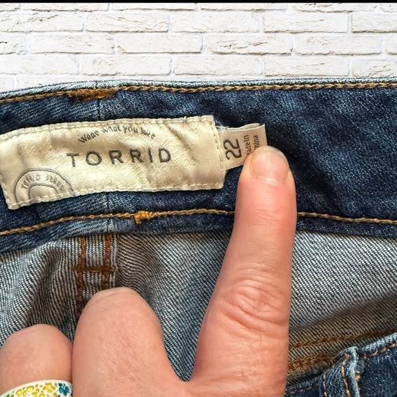 TORRID Capri Length Jeans Size 22 - Picture 3 of 4
